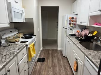 Short-term lease of a bedroom at Oak Creek Apartments: Feb 7-March 19 2