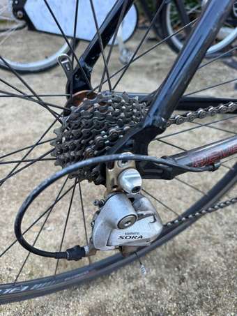 Road bike (Raleigh Revenio 2.0) + lock, helmet, lights 3