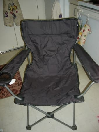 SALE--Outdoor folding arm chair--10 usd 1