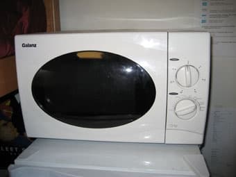 Microwave w/ rotating tray 850W $10 1