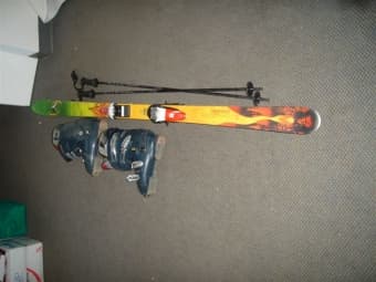 Complete Ski Set! Skis, Boots, Poles, Gloves 1