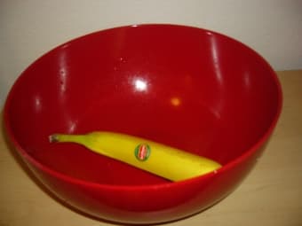 FS-- red salad bowl($3) & fruit plate($3) 1