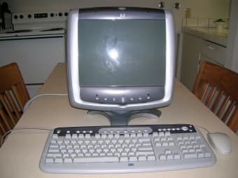 HP Pavillion 6835 Desktop Computer, Monitor, Keyboard and Mouse 1