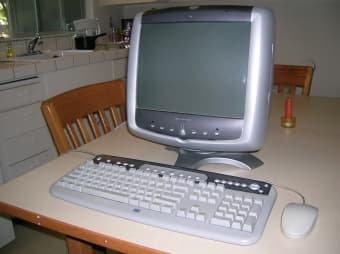 HP Pavillion 6835 Desktop Computer, Monitor, Keyboard and Mouse 2
