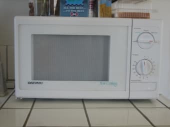 FOR SALE: Excellent COndition MIcrowave 1