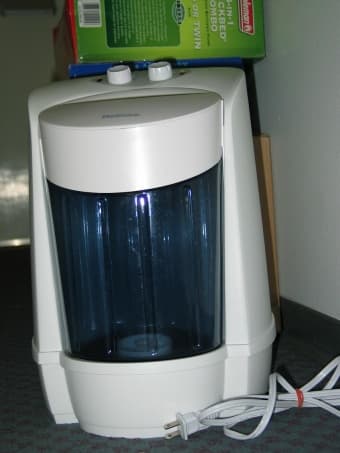 Holmes Filter Free Warm Mist Humidifier - $15 1
