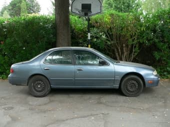 93 Nissan  Altima 92.3K automatic $2100 (available on Aug 16th) 2