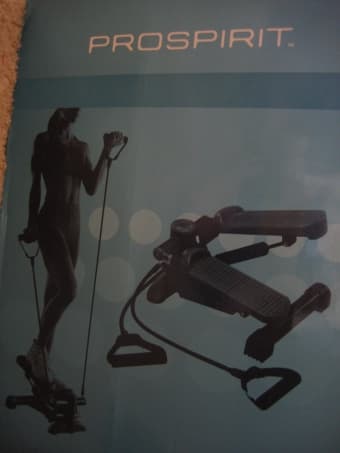 Moving Sale: Vacuum Cleaner, Microwave, Electric Kettle, etc 3