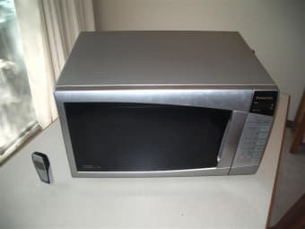Large Panasonic microwave oven 1300W, excellent condition, $40 1