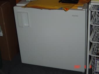 FS: Dorm size fridge $25 1