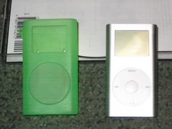 Like new iPod mini 4GB + skin $70 1