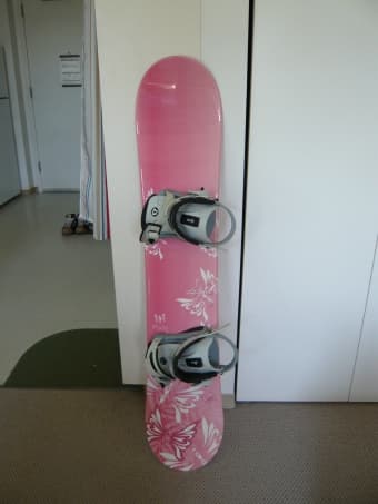 Women?????????????????s Spice Snowboard (130cm), bindings and K2 boots (size 6) 1