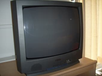 TV Sanyo - 20in (Perfect Condition) + Nice TV Stand - $40 2