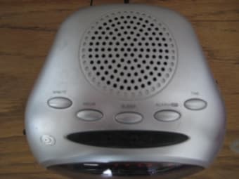 radio alarm clock $5 2