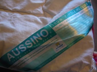 White Quilt for Sale: Aussino 7-Hole Hollow Fiber (Twin Size) 2