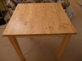 Solid wood dinning table and 2 chairs - 50$ 3