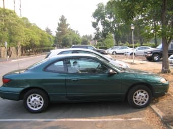 Ford Escort Sport 1999  $ 2,850 1