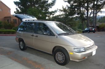 Nissan Axxess Minivan 2