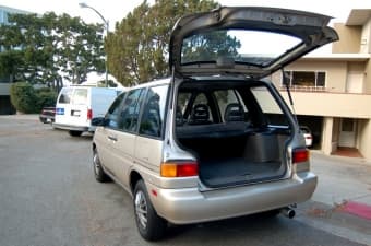 Nissan Axxess Minivan 3