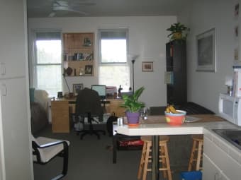 Fall sublet: on-campus studio apartment 1