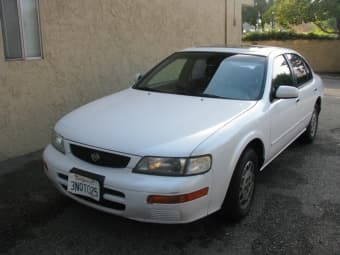 1995 Nissan Maxima GLE Sedan 4D 1
