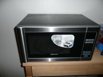 Microwave Oven-[1000Watt]- Emerson - $40 1