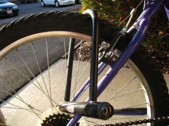 Nearly new bike with U lock and bike light for sale 3