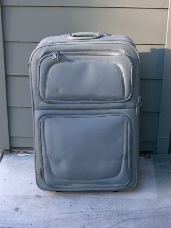 For Sale: Samsonite suitcase $20 1