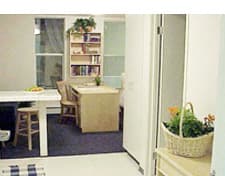 studio available in the summer ($ 1051 by moth) 1