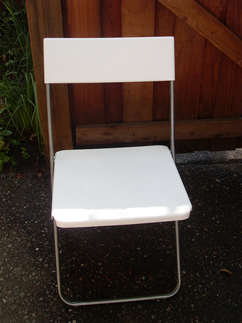 Small table and 2 chairs - $20 2