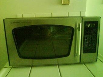 Vacuum cleaner, microwave, blender, floor lamp for sale - $20 each 3