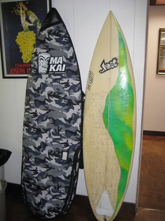 6'1 Surf board + leash + travel cover 1