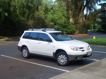 2005 Mitsubishi Outlander AWD - MUST GO -$9350 1