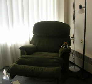 FANTASTIC RECLINER - incredibly comfortable - great shape - only 105$! 2