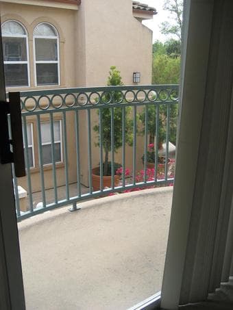 IMMEDIATE MOVE-IN 2BRBA Beautiful White Walls Spacious and Comfortable 2