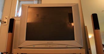 Panasonic 32" flat screen CRT tv - $100 obo 2