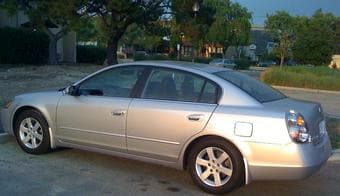 For Sale: Nissan Altima Silver 2002 2.5S -- $7500 (only 73862 miles) 2