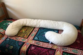 SNOOGLE TOTAL BODY PILLOW ($20 OBO) 1