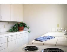 $800 2-bedroom EV aparment Thoburn Ct till Aug 16th or $52 per day 3