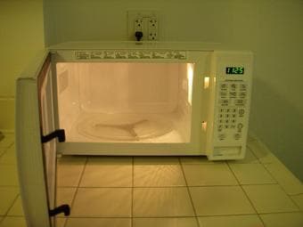 $ 35 Microwave Oven GE JES738WJ + toaster + small blender 2