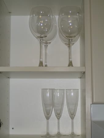 Large Wine Glasses (4) and Champagne flutes (3) 1
