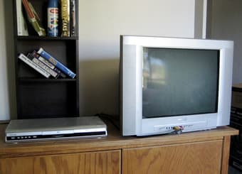 Flatscreen TV and DVD player + universal remote - $65 1