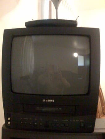 Moving sale:14'' SamSung TV, built-in VCR, with Remote, $20 1