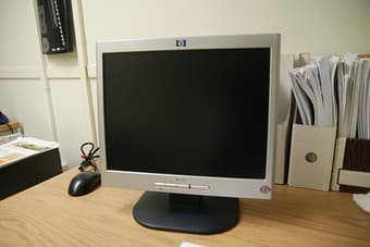 Monitor - HP 1502 (15" flat) LCD Monitor $50 1