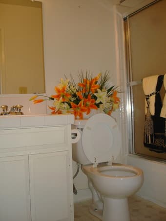 $750 Furnished Room, no extra bills .... 2