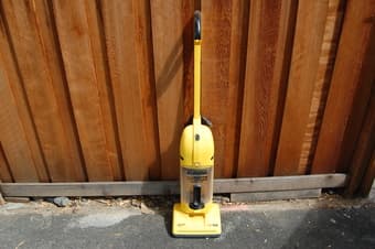 Bagless Vaccum-----$30 1