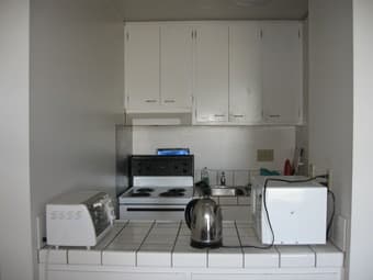 Highrise Apartment to sublet for Winter Quarter 2