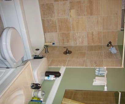 **ROOM FOR RENT w/PRIVATE BATH - AVAILABLE BY JAN. 1ST - PICTURES!** 2
