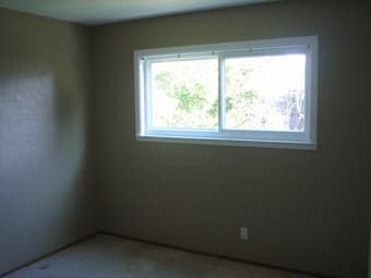 **ROOM FOR RENT w/PRIVATE BATH - AVAILABLE BY JAN. 1ST - PICTURES!** 3