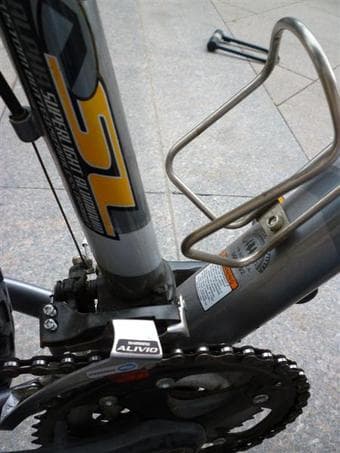 Trek's 4300 26-inch Mountain Bike + front/rear Lights + U Lock ($250) 3